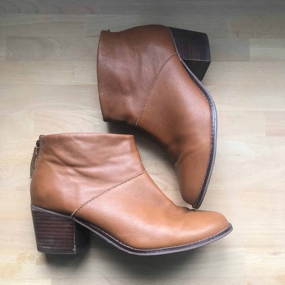 Toms brown leather ankle booties size 9